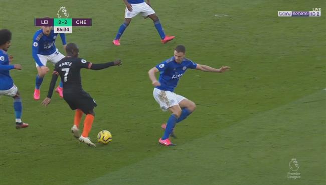 مهاراة رائعة كانتي يتلاعب بإيفانز في مباراة تشيلسي وليستر سيتي