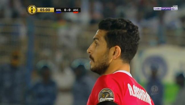تدخل عنيف من ايمن اشرف على حارس الهلال السوداني