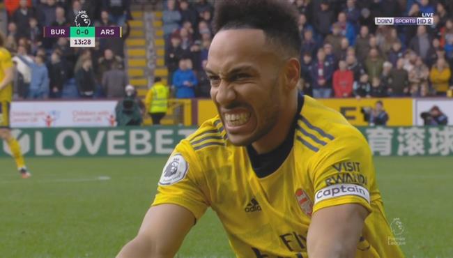 بطريقة غريبة اوباميانج يهدر انفراد تام امام بيرنلي