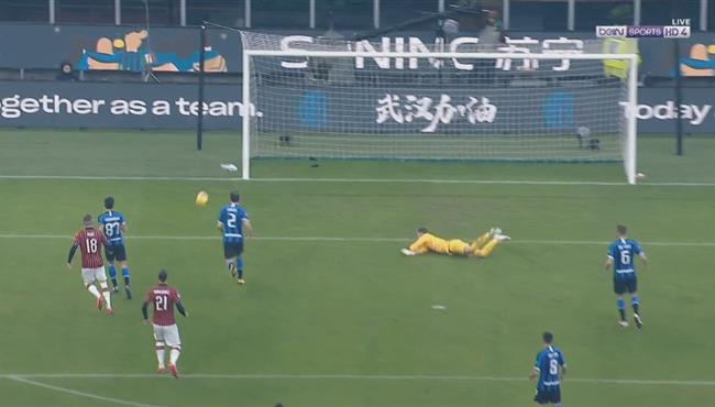 القائم يرد هدف رائع لميلان امام الانتر في الدوري الايطالي