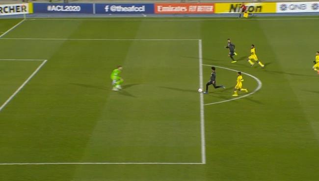 اكرم عفيف يهدر انفراد تام للسد امام النصر في دوري ابطال اسيا