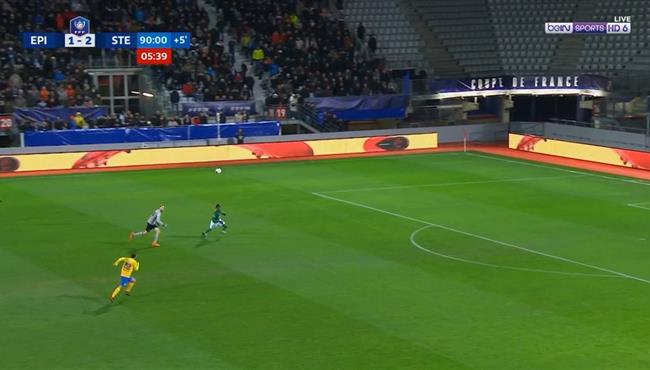 لاعب سانت ايتيان يهدر هدف محقق بطريقه غريبه بعد خطا كارثي من حارس مرمي ايبينال بكاس فرنسا