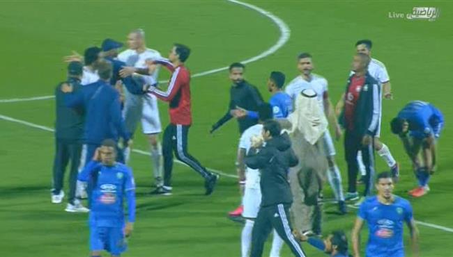 مشاده بين مدرب الفيصلي والحكم بعد انتهاء المباراة بالدوري السعودي