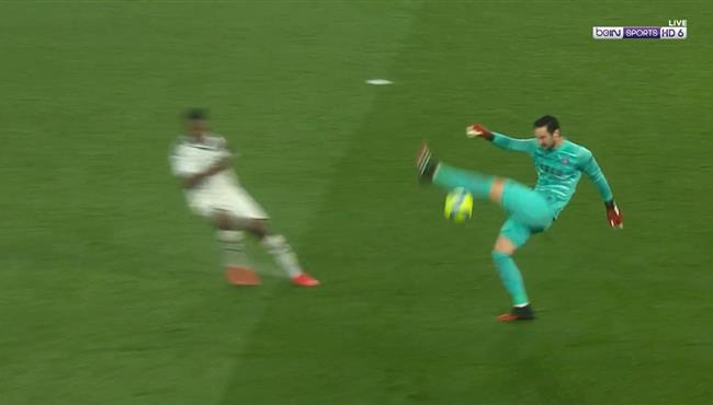 لقطة كوميدية من سيرجيو ريكو في مباراة باريس سان جيرمان وبوردو