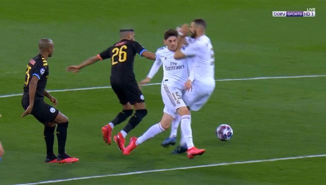 اصطدام قوي بين بنزيما وفالفيردي في مباراة ريال مدريد ومانشستر سيتي