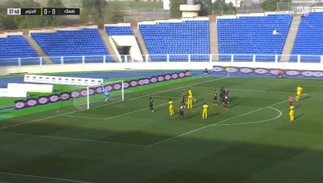 تصدي مذهل من حارس ضمك امام الحزم في الدوري السعودي