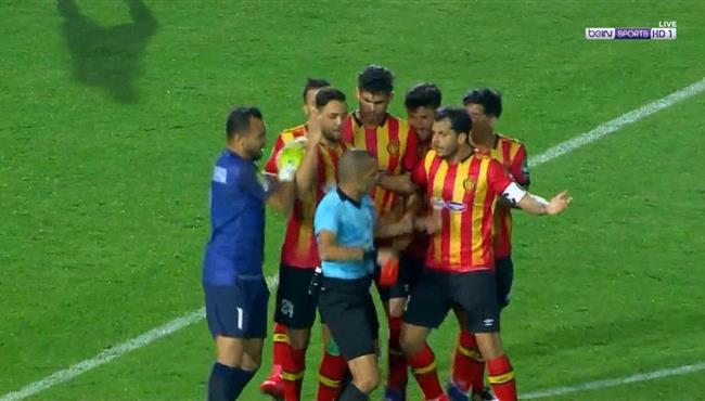 طرد محمد بن رمضان بعد مشاده وتصرف غير اخلاقي مع حكم مباراة الزمالك والترجي