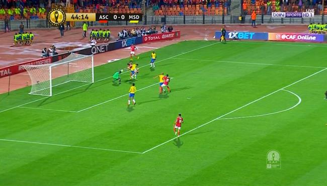 باستعراض مهاري مروان محسن يهدر فرصة هدف محقق للاهلي امام صن داونز