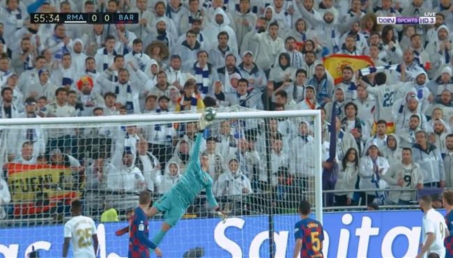 تصدي تير شتيجن الخرافي ينقذ مرمي برشلونة من هدف محقق لريال مدريد