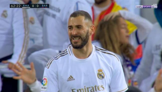 ينزيما يهدر فرصة هدف محقق لريال مدريد امام برشلونة