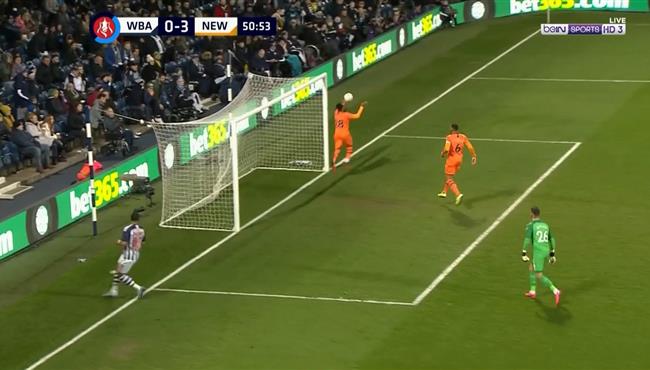 داني روز ينقذ مرمي نيوكاسل من هدف مؤكد لوست بروميتش من علي خط المرمي