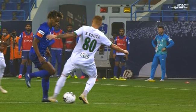 كوبري رائع من كاريو للاعب الاتفاق في الدوري السعودي