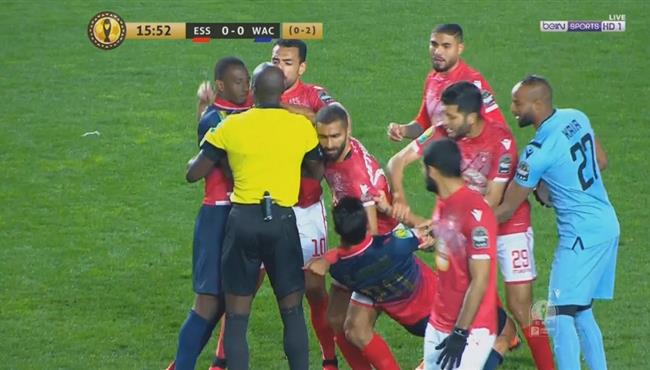 اشتباك بالايدي بين لاعبي الوداد والنجم الساحلي في دوري ابطال افريقيا