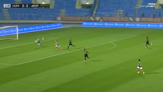 لاعب الشباب يحرم وليد ازارو من تسجيل الهدف الاول لـ الاتفاق