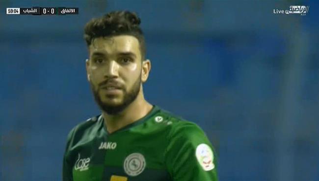 وليد ازارو يهدر فرصة هدف امام الشباب في الدوري السعودي