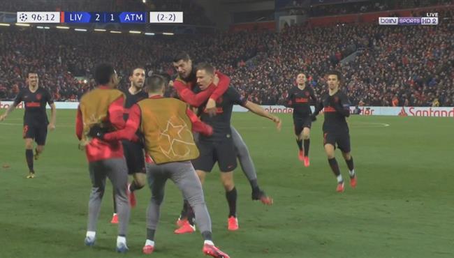 هدف اتلتيكو مدريد الاول في مرمي ليفربول بعد خطأ من ادريان