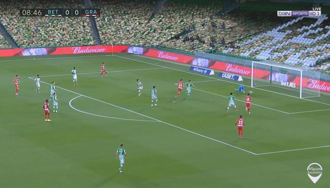 تصدي رائع من حارس ريال بيتيس امام غرناطة بالدوري الاسباني