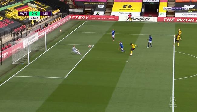 تصدي رائع من كاسبر شمايكل ينقذ ليستر سيتي من هدف محقق امام واتفورد