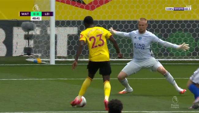 كاسبر شمايكل يتالق ويتصدي لانفراد اسماعيلا سار في مباراة ليستر سيتي وواتفورد