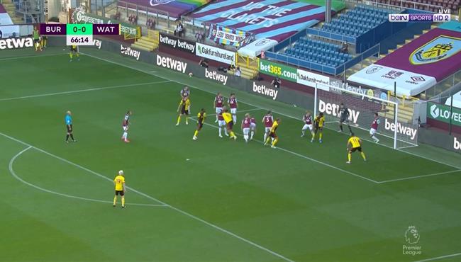 انقاذ رائع من لاعب بيرنلي من علي خط المرمي امام واتفورد