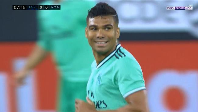 تصدي دييجو لوبيز الرائع يحرم كاسيميرو من تسجيل هدف خرافي من منتصف الملعب