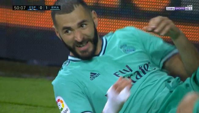 تصدي دييجو لوبيز يحرم كريم بنزيما من تسجيل هدف رائع في مرمي اسبانيول