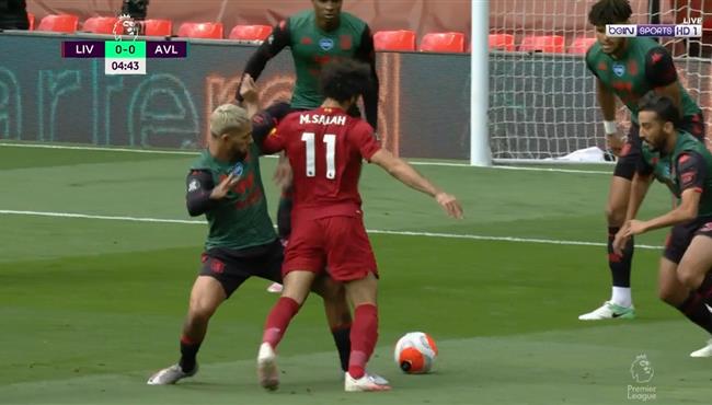 هل حرم الحكم محمد صلاح من ركلة جزاء امام استون فيلا