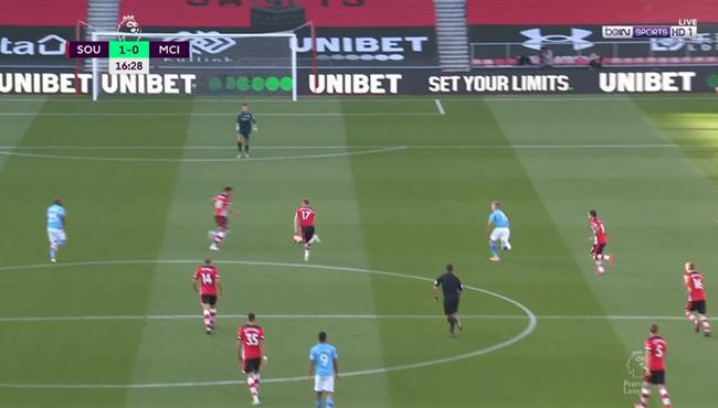 من منتصف الملعب هدف خرافي لساوثهامبتون في مرمي مانشستر سيتي بالدوري الانجليزي