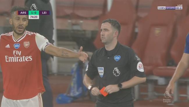 طرد نيكيتاه لاعب ارسنال بعد تدخل مرعب علي لاعب ليستر سيتي