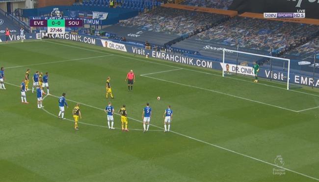 جيمس وارد براوس يهدر ركلة جزاء لساوثهامبتون امام ايفرتون بالدوري الانجليزي