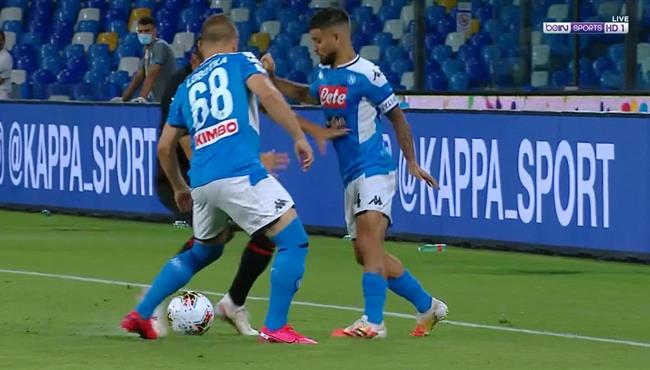 مهارة رائعه من ميرتينز امام كالهان اوجلو في مباراة ميلان ونابولي