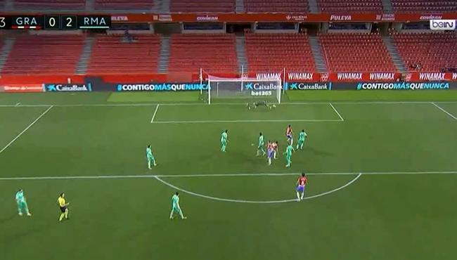 تصدي تيبو كورتوا الرائع يحرم غرناطة من تسجيل هدف اول امام ريال مدريد