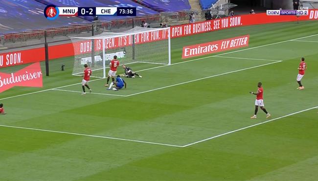 هدف تشيلسي الثالث في مرمي مانشستر يونايتد ماجواير بالخطأ في مرماه