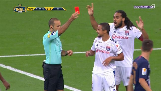 طرد رفايال في مباراة باريس سان جيرمان وليون بنهائي كأس الرابطة الفرنسيه