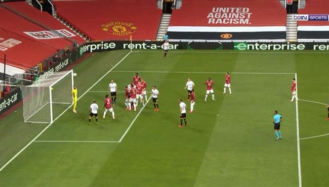 العارضة تحرم لاسك لينز من تسجيل الهدف الاول في مرمي مانشستر يونايتد