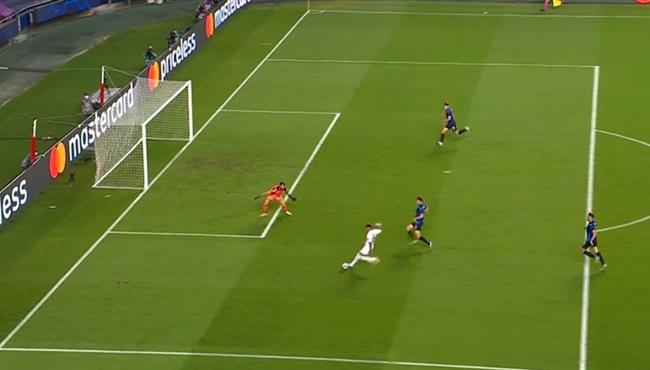 نيمار يهدر هدف محقق لباريس سان جيرمان امام اتالانتا