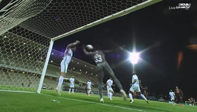 عمر السومة ينقذ الاهلي من هدف محقق امام الفيصلي بالدوري السعودي