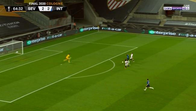 ياسين بونو ينقذ انفراد من لوكاكو في نهائي الدوري الاوروبي