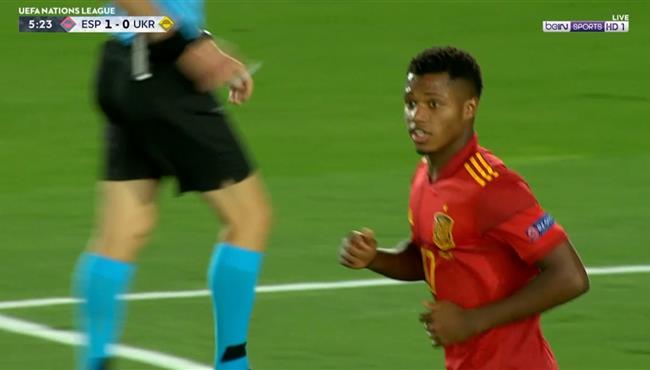 لقطة مهارية رائعة من انسو فاتي في مباراة اسبانيا واوكرانيا