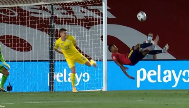 مدافع اوكرانيا يحرم فاتي من هدف مقصية رائع