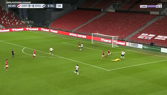 انقاذ مذهل من مدافع الدنمارك يحرم هاري كين من تسجيل هدف قاتل لانجلترا