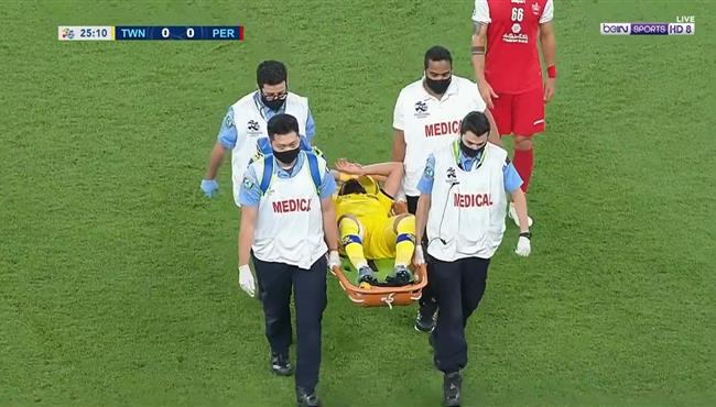 اصابة لاعب التعاون وخروجه امام برسبوليس في دوري ابطال اسيا