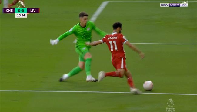 أول فرصة خطيرة من محمد صلاح وفيرمينيو على مرمي تشيلسي