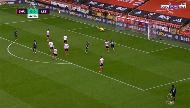 تصدي حارس شيفيلد الرائع ينقذ مرماه من هدف محقق لليدز يونايتد