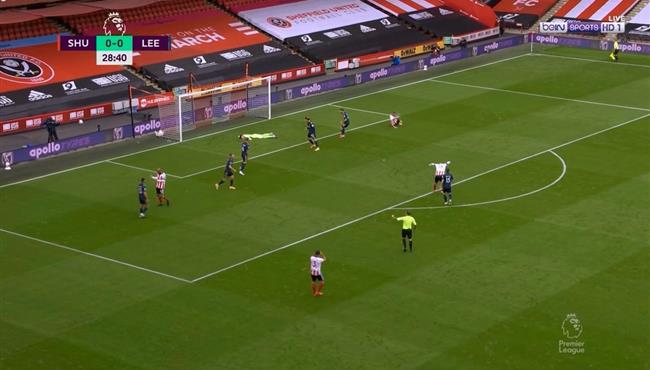 تصدي حارس ليدز الرائع ينقذ مرماه من هدف محقق لشيفيلد