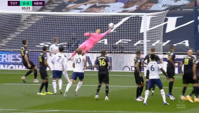 تصدي خرافي من حارس نيوكاسل امام توتنهام في الدوري الانجليزي