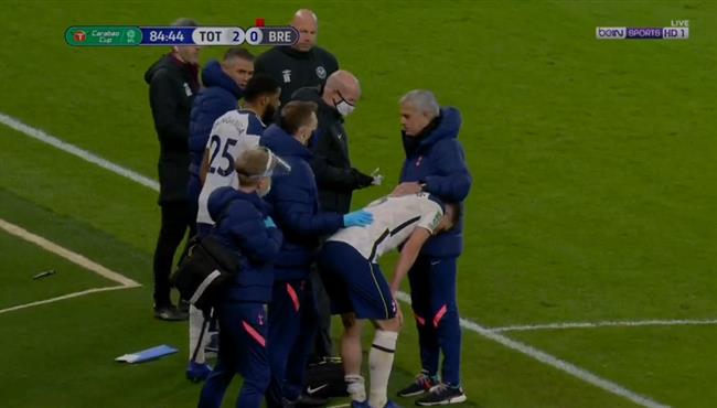 طرد لاعب برينتفورد بعد تدخل عنيف علي هوبيرج أدي الي خروجه مصابا