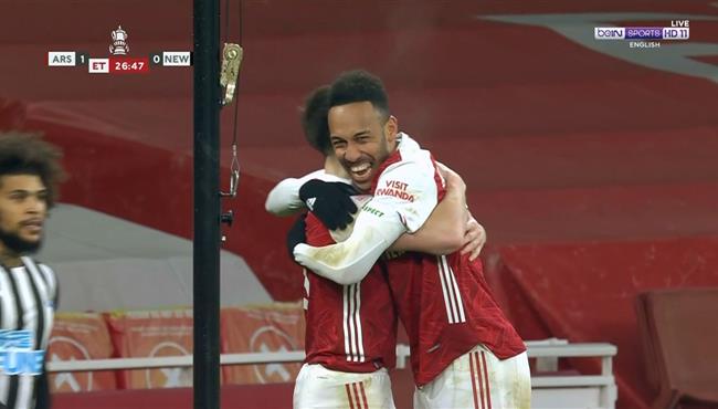 هدف اوباميانج في مرمي نيوكاسل بكاس الاتحاد الانجليزي
