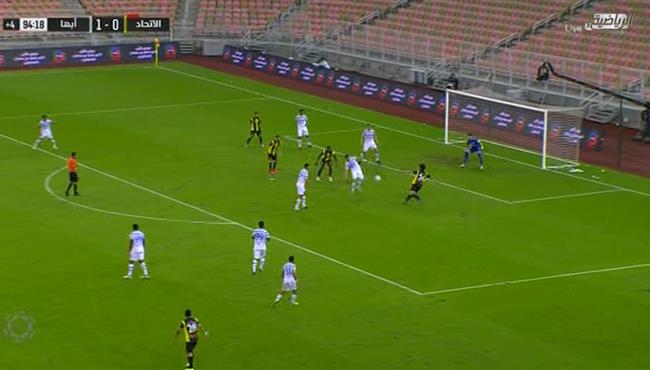 حارس ابها يحرم احمد حجازي من تسجيل هدف قاتل للاتحاد