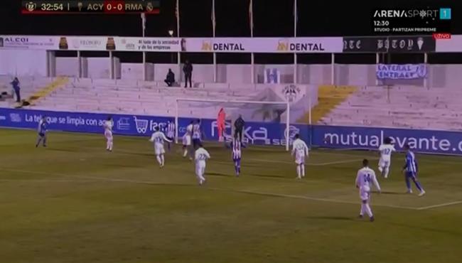 تصدي حارس ريال مدريد الرائع يحرم الكويانو من تسجيل الهدف الاول